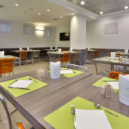 Western Borgolecco Hotel 4*