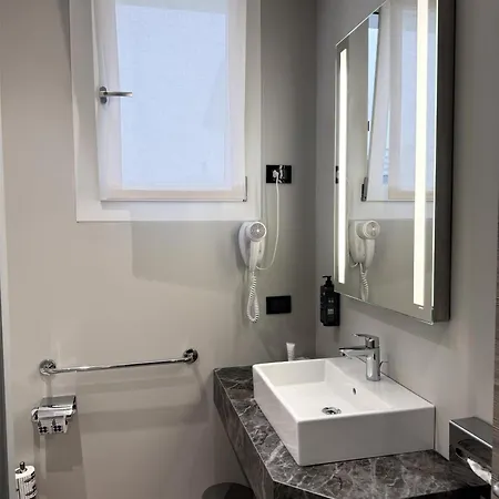 Western Borgolecco Otel