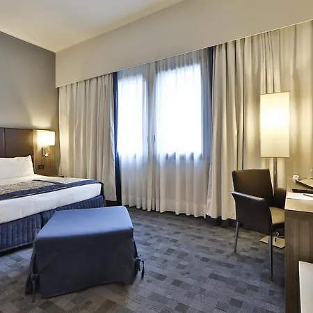 מלון Western Borgolecco 4*