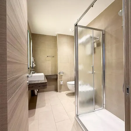 Western Borgolecco Hotel 4*
