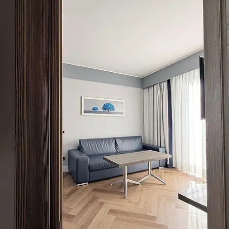 Western Borgolecco Hotel 4*